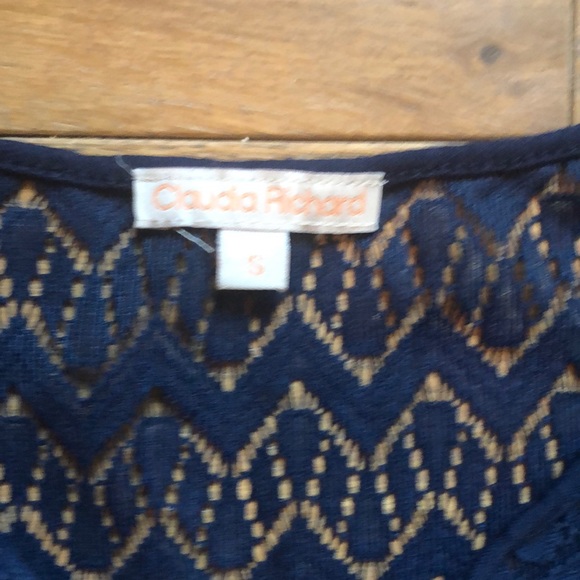 Sleeveless Blouse - Picture 2 of 4